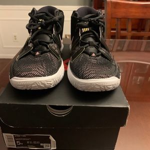 Nike Kyrie 7 Ripple Effect size 5
